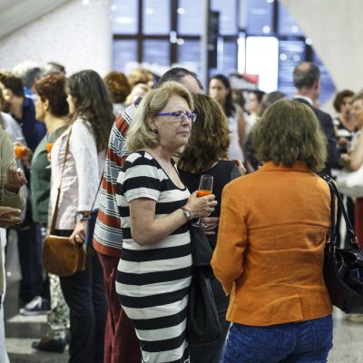 Actividades para abonados de Ópera de Tenerife Los abonados de Ópera de Tenerife disfrutan de una serie de ventajas y experiencias exclusivas como visitas al backstage, visitas guiadas para conocer las escenografías, charlas con los directores y cantantes... Una forma de sacar el máximo partido a cada título de la temporada.